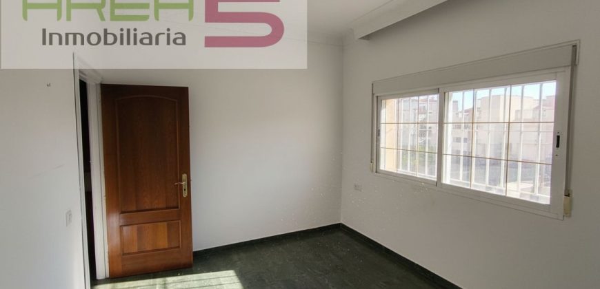 Casa adosada en venta en Arroyo de San Serván