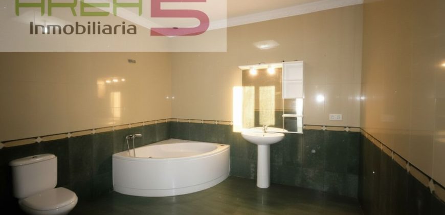 Casa adosada en venta en Arroyo de San Serván