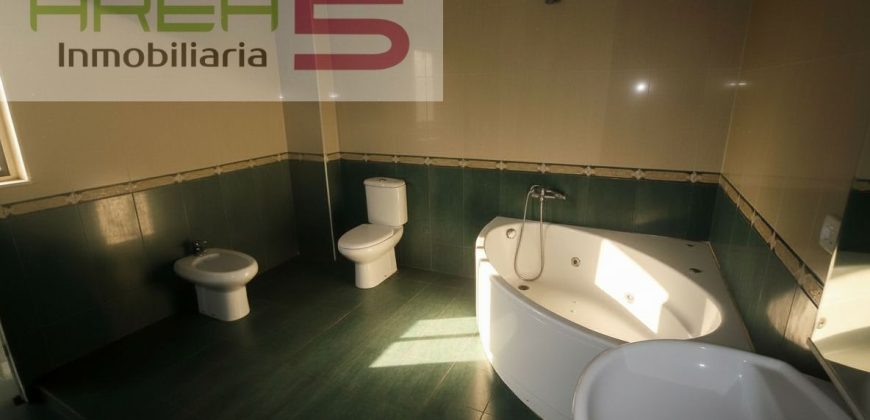 Casa adosada en venta en Arroyo de San Serván