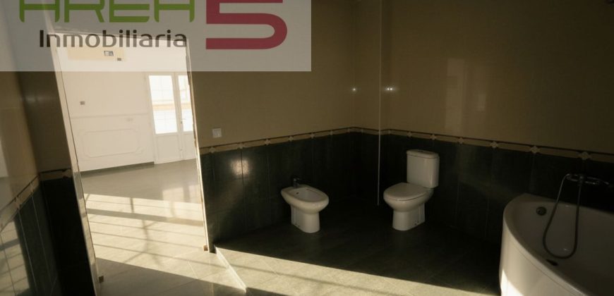 Casa adosada en venta en Arroyo de San Serván