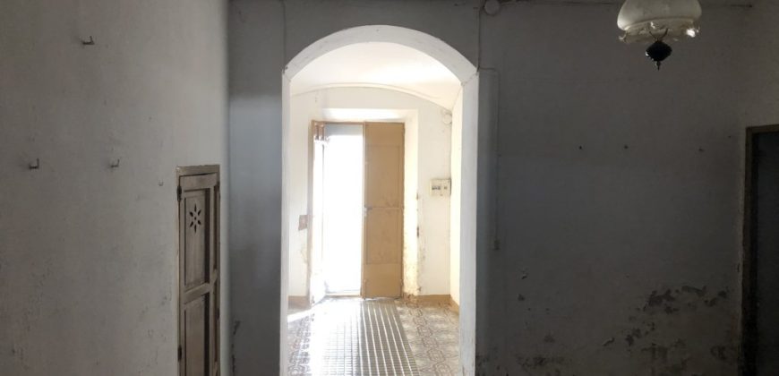 CASA ADOSADA EN LA GARROVILLA