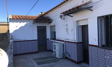 CASA ADOSADA EN LA GARROVILLA