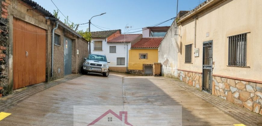 Casa en venta en Logrosán