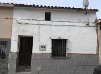 CASA EN CALLE NUEVA EN HINOJAL